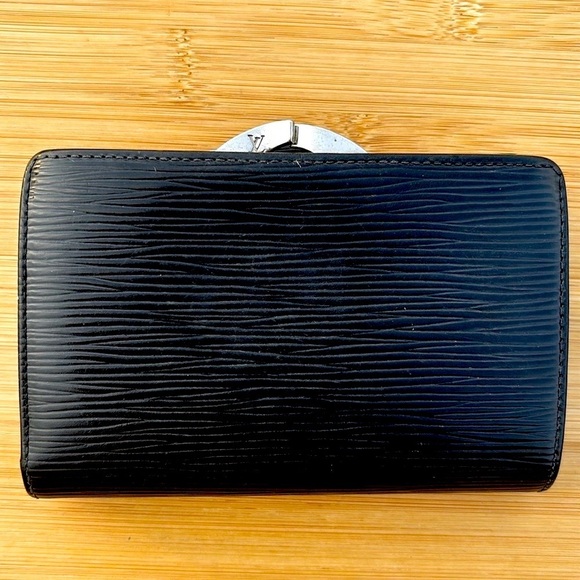 Louis Vuitton Vintage Black Epi Leather Wallet Silver Tone Kiss Lock Luxury - Picture 3 of 16